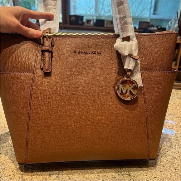 MICHAEL KORS Jet Set Leather Tote - Picture 5 of 10